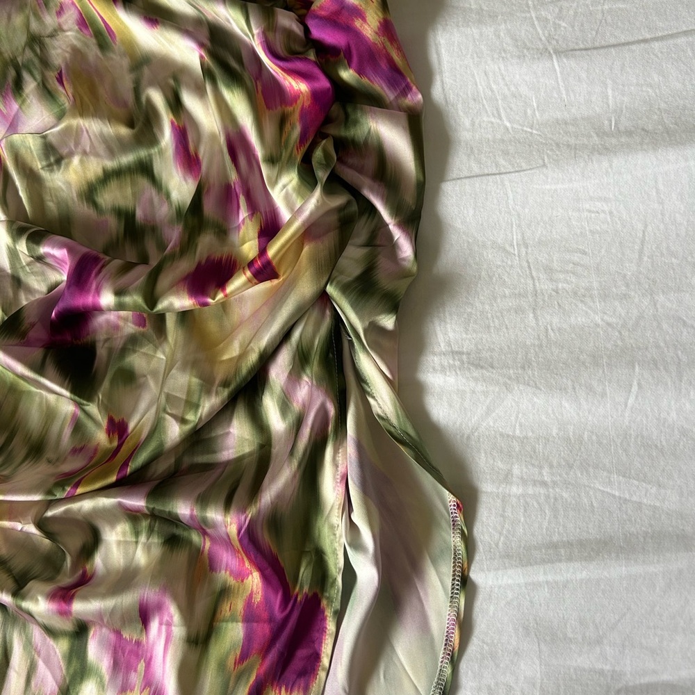 Small- asymmetrical dress - Picture 4 of 6